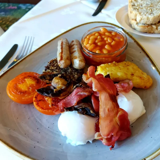 Introducing our beast of a breakfast - The Full Scottish!! 

Really sets you up for a full day of sightseeing ❤

How do you like to start your day?

#homecook #scottishbreakfast #edinburghbnb #baronyhouse #edinburghbreakfast #edinburghfoodie #scottishcoeliac #edinburghhotel #visitscotland #haggis #wonderlust #edinburghfood #ukbnb #ukroadtrip #ukfoodie