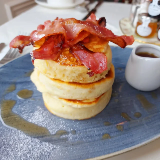 Did you all enjoy your pancakes this week? 

Sooooo many topping to choose from!! Who loves the American classic combo of crispy bacon and maple syrup? 🤤

#bedandbreakfast #edinburgh #pancaketuesday #americanpancakes #ihop #uk #bnb #airbnb #visitscotland #baronyhouse